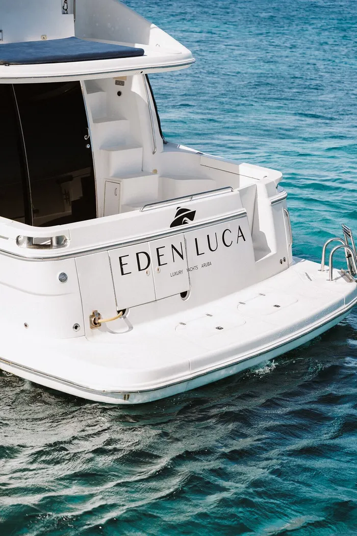 Eden Luca Blue, Stern Name & Crest Detail