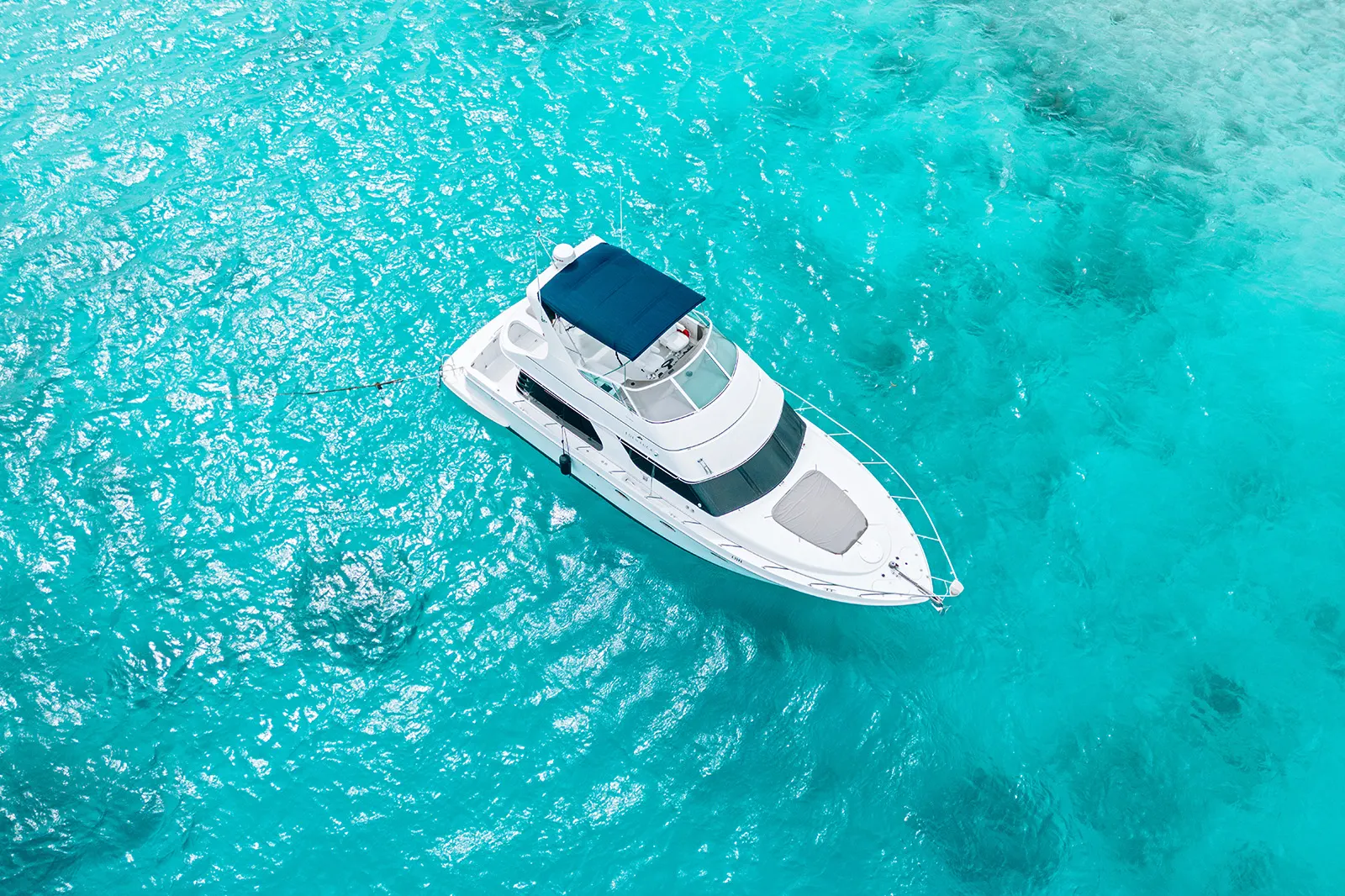 Eden Luca Blue cruising the turquoise Caribbean waters of Aruba