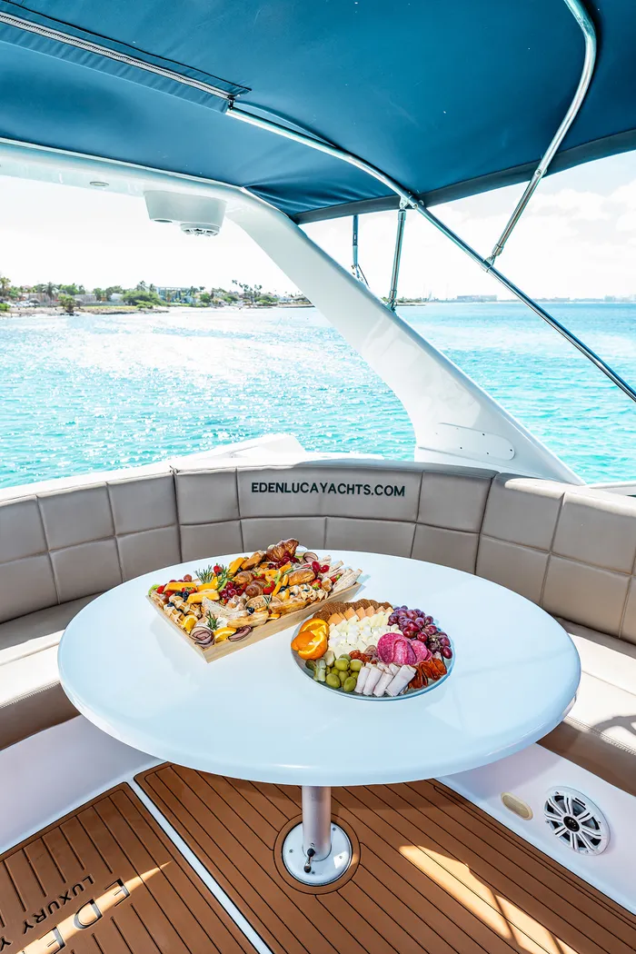 Eden Luca Blue, Flybridge Brunch Setup