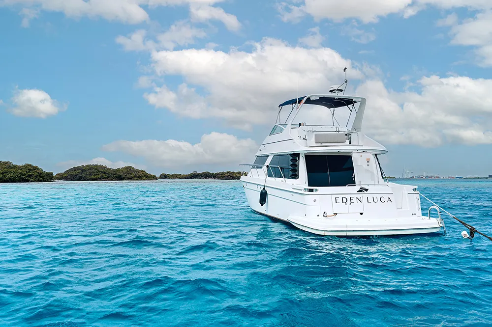 Eden Luca Blue, Stern at Anchor