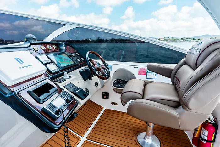 Eden Luca Red, Captain's Helm & Cockpit
